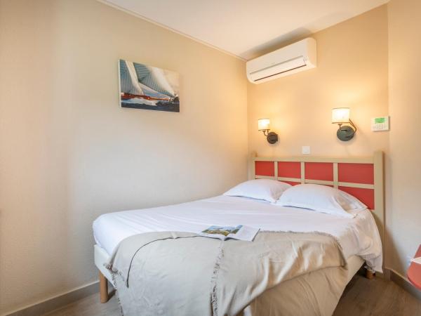 Résidence Pierre & Vacances L'Anse De Pramousquier : photo 5 de la chambre appartement supérieur 1 chambre avec climatisation et terrasse ou balcon (4 personnes)