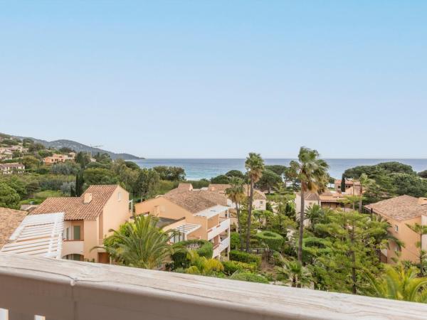 Résidence Pierre & Vacances L'Anse De Pramousquier : photo 3 de la chambre appartement supérieur 1 chambre avec climatisation et terrasse ou balcon (4 personnes) - vue sur mer - côté sud