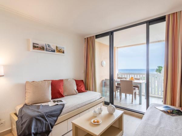 Résidence Pierre & Vacances L'Anse De Pramousquier : photo 1 de la chambre appartement supérieur 1 chambre avec climatisation et terrasse ou balcon (4 personnes) - vue sur mer - côté sud