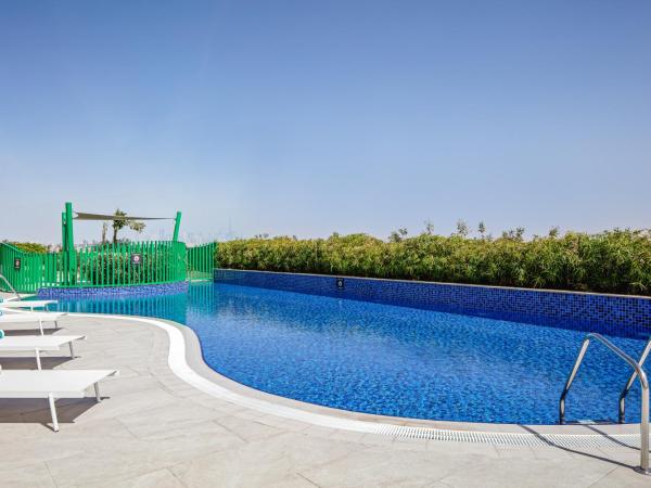 Holiday Inn & Suites - Dubai Science Park, an IHG Hotel : photo 2 de la chambre chambre lit king-size premium - fumeurs