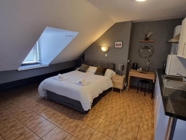 Manchester Stay Hotel - Free Parking : photo 1 de la chambre attic double/family triple en-suite with kitchenette 