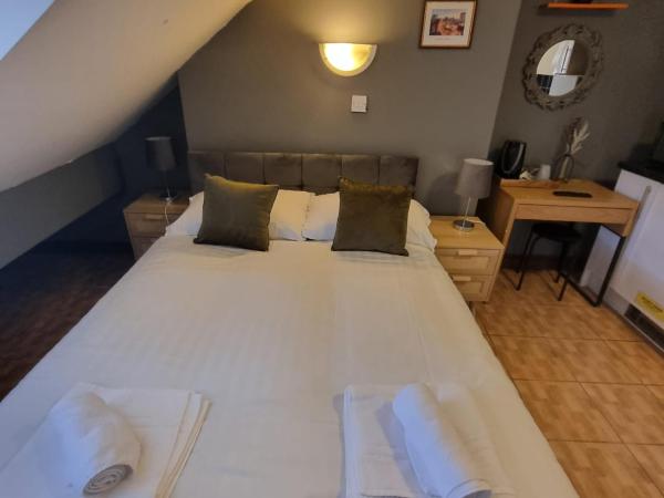 Manchester Stay Hotel - Free Parking : photo 3 de la chambre attic double/family triple en-suite with kitchenette 