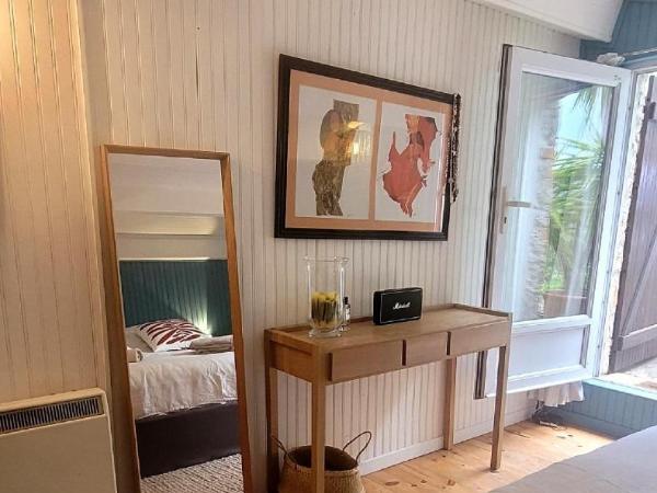 Petit Cocon entre terrasse et piscine : photo 4 de la chambre chambre double