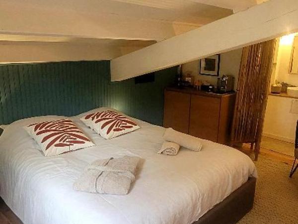 Petit Cocon entre terrasse et piscine : photo 1 de la chambre chambre double