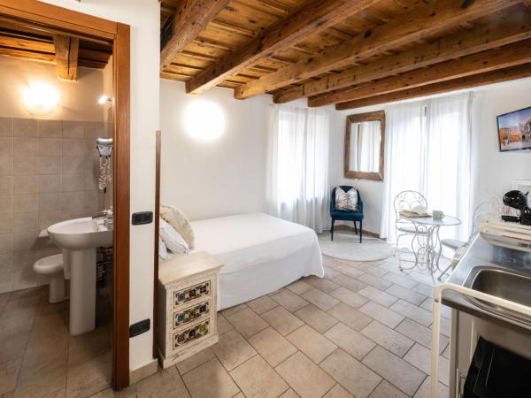 Brennero Apartments : photo 1 de la chambre studio avec balcon