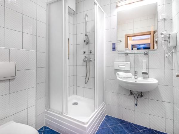 Corvin Hotel Budapest Sissi Wing : photo 3 de la chambre chambre double standard