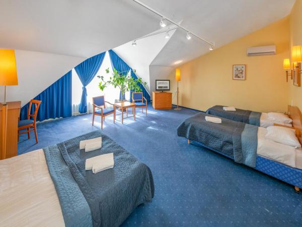 Corvin Hotel Budapest Sissi Wing : photo 3 de la chambre chambre familiale