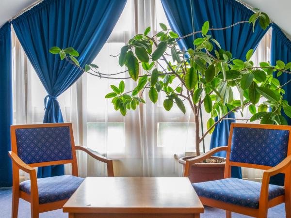 Corvin Hotel Budapest Sissi Wing : photo 6 de la chambre chambre familiale