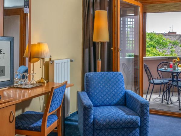 Corvin Hotel Budapest Sissi Wing : photo 5 de la chambre suite