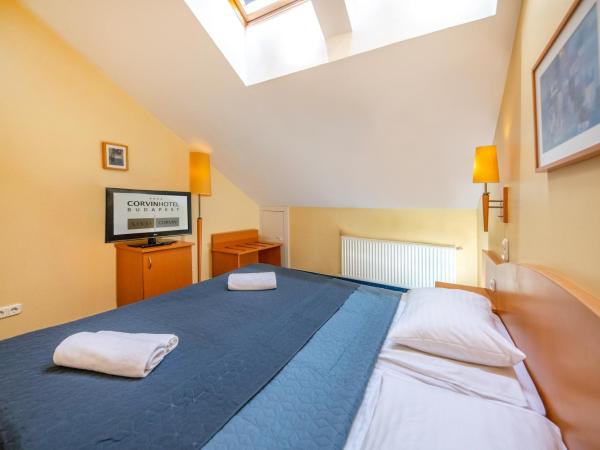 Corvin Hotel Budapest Sissi Wing : photo 4 de la chambre suite