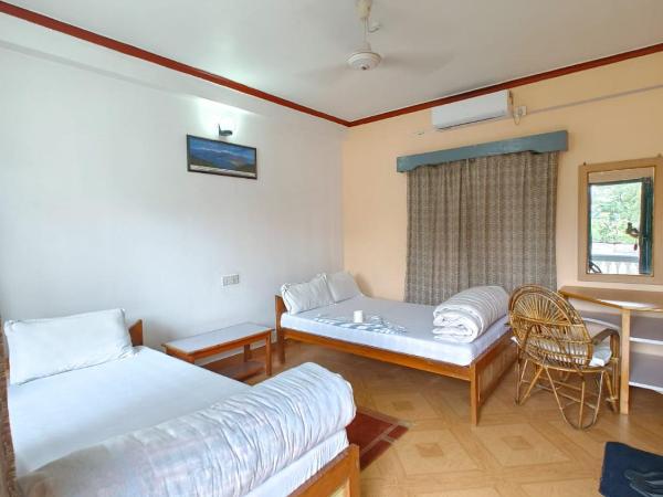 Hotel Mountain View - Lakeside Pokhara : photo 2 de la chambre chambre double ou lits jumeaux deluxe – vue sur jardin