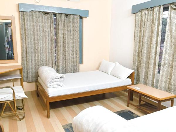 Hotel Mountain View - Lakeside Pokhara : photo 4 de la chambre chambre double ou lits jumeaux deluxe – vue sur jardin