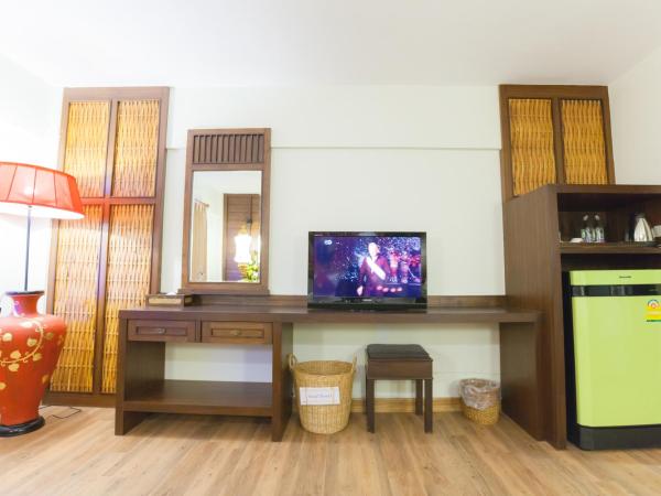 Nak Nakara Hotel-SHA Extra Plus : photo 7 de la chambre chambre lit king-size grand lanna