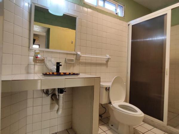 Hotel Hortencia : photo 8 de la chambre chambre deluxe avec 2 lits doubles