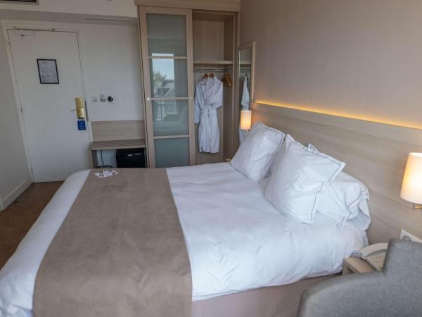 Best Western Plus Le Roof Vannes Bord de Mer : photo 4 de la chambre chambre supérieure lit queen-size avec balcon - vue sur mer