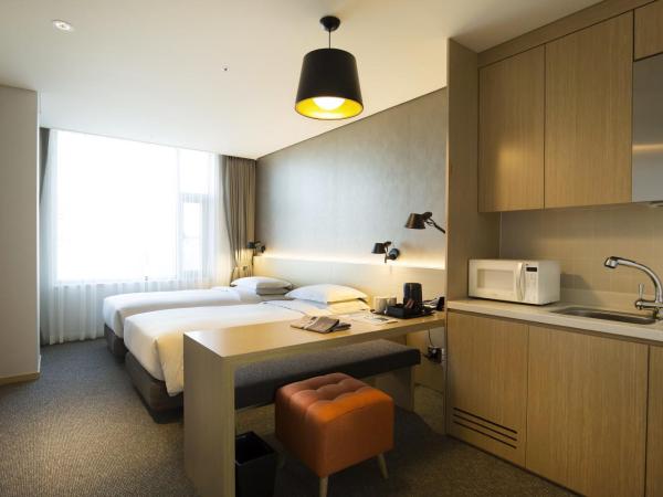 Arirang Hill Hotel Dongdaemun : photo 7 de la chambre chambre lits jumeaux avec kitchenette