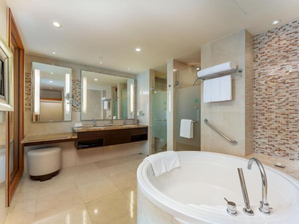 Holiday Inn Shanghai Pudong Kangqiao, an IHG Hotel : photo 4 de la chambre 1 king one-bedroom suite club floor