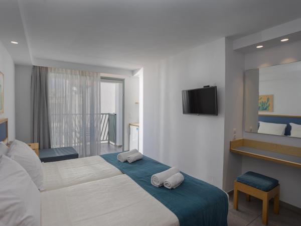 Alia Beach Hotel by Estia : photo 8 de la chambre chambre standard avec vue sur la piscine