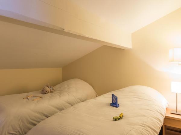 Résidence Pierre & Vacances Premium Les Chalets du Forum : photo 7 de la chambre two-bedroom duplex apartment with 2 sleeping alcove and balcony (10 people)