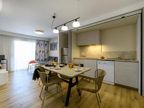 Residence de Tourisme Ajaccio Amirauté : photo 2 de la chambre appartement 2 chambres avec 2 salles de bains