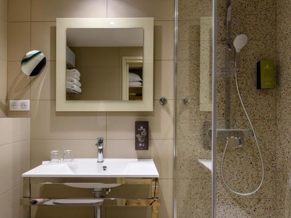 Residence de Tourisme Ajaccio Amirauté : photo 9 de la chambre appartement 2 chambres avec 2 salles de bains