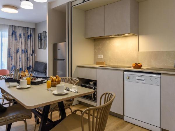 Residence de Tourisme Ajaccio Amirauté : photo 3 de la chambre appartement 2 chambres avec 2 salles de bains