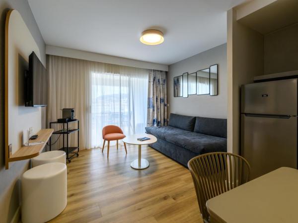 Best Western Plus Ajaccio Amirauté : photo 8 de la chambre suite 2 chambres avec terrasse et 2 salles de bains