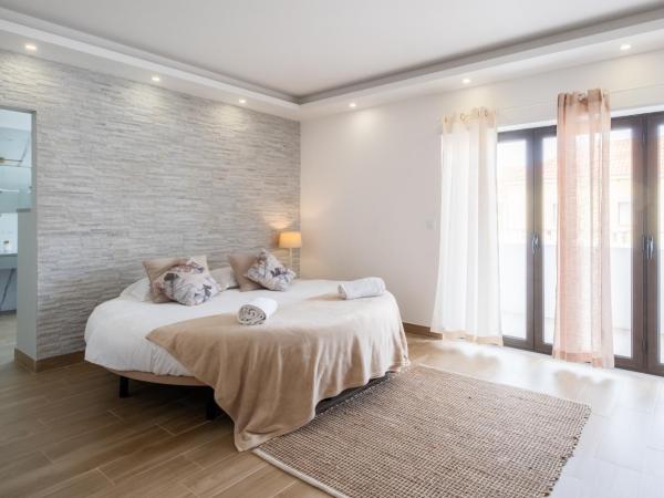 West Side Guesthouse : photo 4 de la chambre chambre lit king-size avec balcon