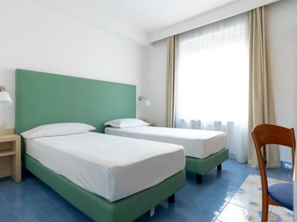 Napolit'amo Hotel Medina : photo 5 de la chambre chambre double ou lits jumeaux - vue sur ville