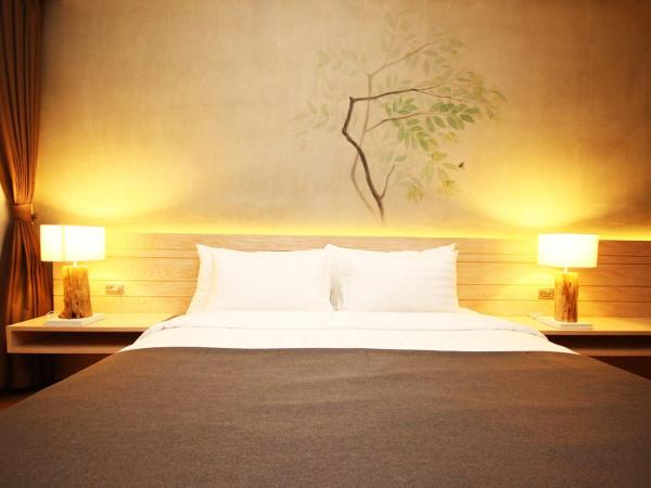 Chu Hotel : photo 3 de la chambre suite familiale avec balcon