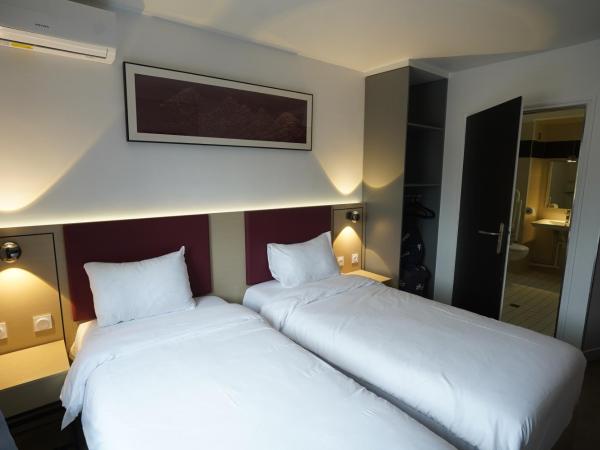 Anaïs Hôtel Bourges Nord Saint-Doulchard : photo 4 de la chambre chambre lits jumeaux pour personnes à mobilité réduite