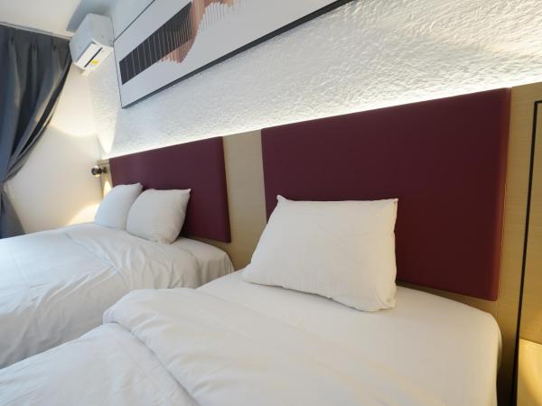 Anaïs Hôtel Bourges Nord Saint-Doulchard : photo 4 de la chambre chambre triple