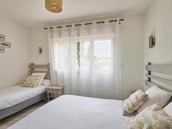 Hôtel Les Mimosas : photo 3 de la chambre chambre triple Économique