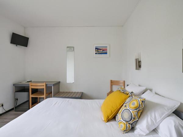 Hôtel Les Mimosas : photo 1 de la chambre chambre double confort avec balcon et climatisation - côté cour