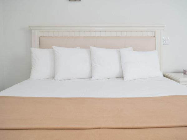 Diplomat Inn : photo 3 de la chambre chambre lit king-size deluxe