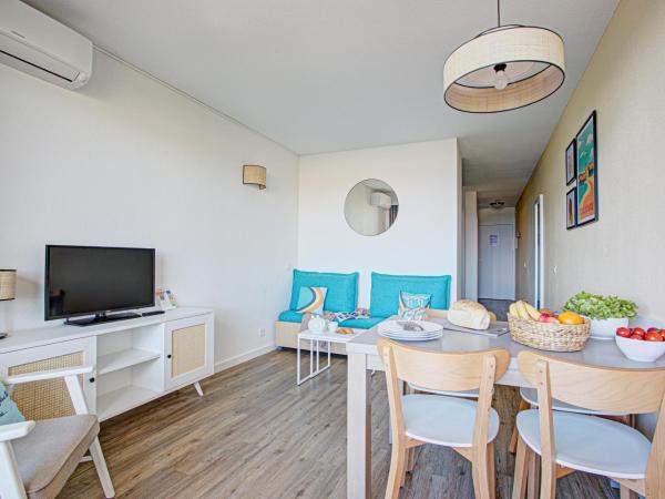 Residence Pierre & Vacances Les Balcons de Collioure : photo 5 de la chambre studio supérieur avec coin nuit dans alcôve, climatisation et terrasse ou balcon (4 personnes)
