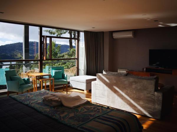 Boutique Hotel & Spa Bosque del Nahuel : photo 5 de la chambre suite de luxe avec vue sur lac