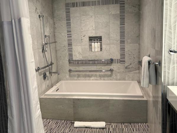 Kimpton Tryon Park Hotel, an IHG Hotel : photo 5 de la chambre standard room with one king bed - accessible - corner spa