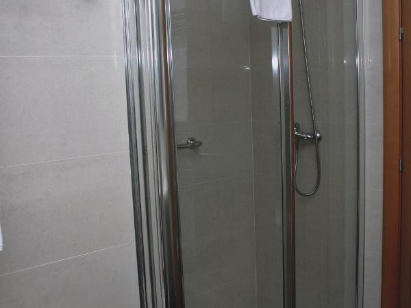 4C Bravo Murillo : photo 5 de la chambre chambre lits jumeaux