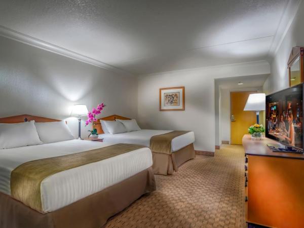 The STRAT Hotel, Casino & Tower : photo 4 de la chambre chambre standard avec 2 lits queen-size