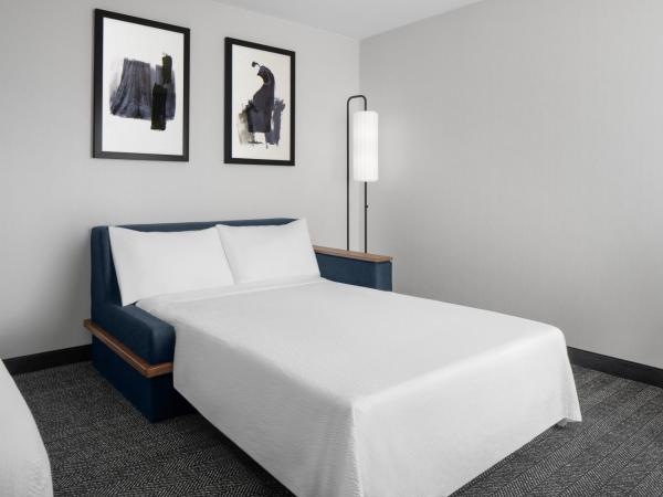 Courtyard San Diego Central : photo 3 de la chambre chambre lit king-size avec canapé-lit