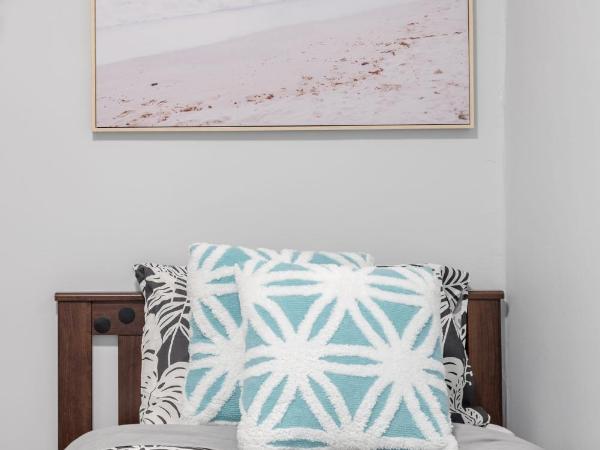 Chic Single Room - AC - Next to Central Station - Nearby CBD USYD UTS Top Viewed Bistros - Shared Bathroom : photo 2 de la chambre chambre simple avec salle de bains commune