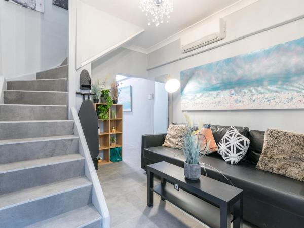 Chic Single Room - AC - Next to Central Station - Nearby CBD USYD UTS Top Viewed Bistros - Shared Bathroom : photo 5 de la chambre chambre simple avec salle de bains commune