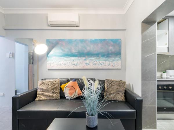 Chic Single Room - AC - Next to Central Station - Nearby CBD USYD UTS Top Viewed Bistros - Shared Bathroom : photo 7 de la chambre chambre simple avec salle de bains commune