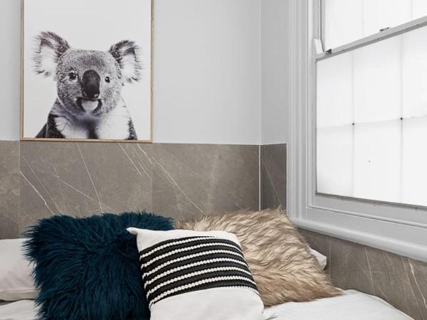 Prime Double Room - AC - Seconds to Central CBD - Near UTS& USYD& Darling Harbour& High Rated Restaurants - Shared Bathroom : photo 7 de la chambre chambre double avec salle de bains commune