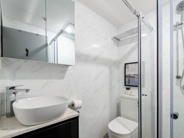 Comfy Triple Room - AC - Centrally Located of SYDNear- Central Station Town hall ICC Darling Harbour UTS USYD - Shared Bathroom : photo 7 de la chambre chambre triple avec salle de bains commune