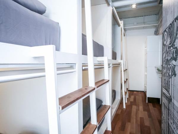 Shade House - Phuket Downtown : photo 2 de la chambre lit dans dortoir mixte de 4 lits