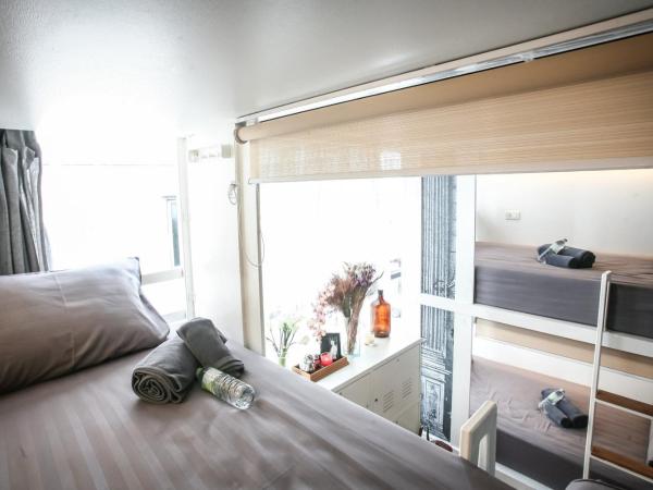 Shade House - Phuket Downtown : photo 8 de la chambre chambre quadruple standard