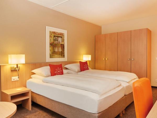 H4 Hotel Arcadia Locarno : photo 1 de la chambre studio avec vue sur lac