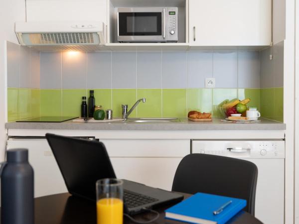 Nemea Appart Hotel Home Suite Nancy Centre : photo 5 de la chambre studio avec lit double (2 adultes)